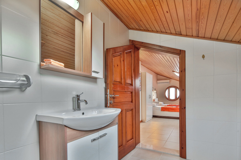 Bathroom 4, Kasinn Turuncu Apart, Kaş