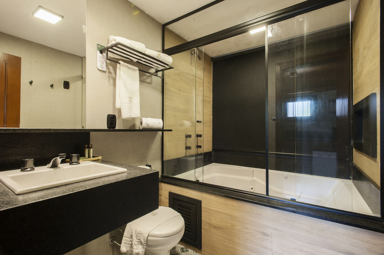 Bathroom 3, Hotel Fioreze Chalés, Gramado