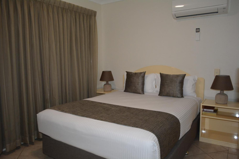 Bedroom 3, Rocky Gardens Motor Inn, Rockhampton