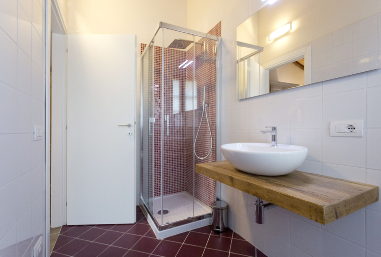 Bathroom 5, Casale San Galgano, Siena