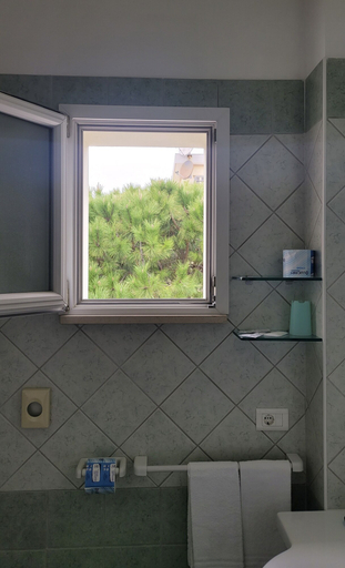 Bathroom 4, Hotel Adigrat, Rimini