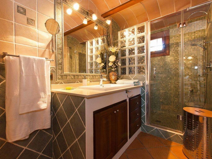 Bathroom, Villa Son Fe Alcudia with pool bbq wifi, Baleares