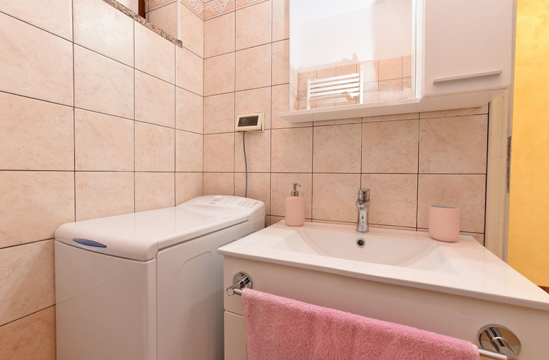 Bathroom 4, Apartment 1561, Žminj