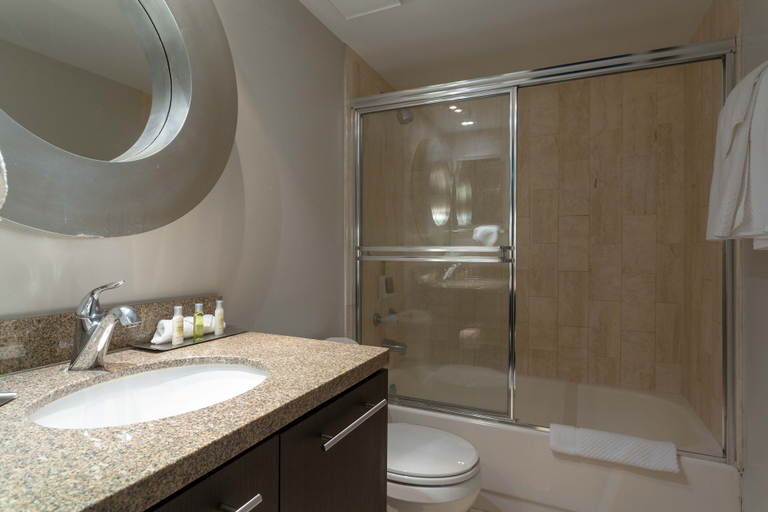 Bathroom 4, Ocean Breeze and Emerald Water, Miami-Dade