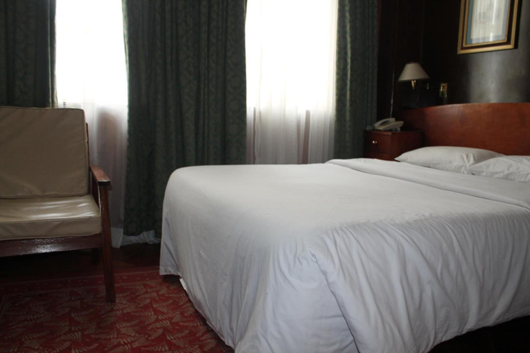 Bedroom 3, Oakwood Hotel, Starehe