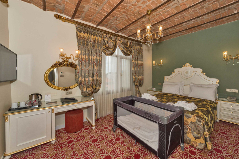 Bedroom 4, By Murat Crown Hotel, Beyoğlu