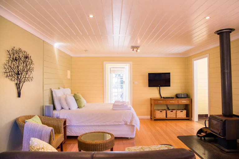 Bedroom 3, Avalon Private Spa Villa - Adults Only, Hepburn - East