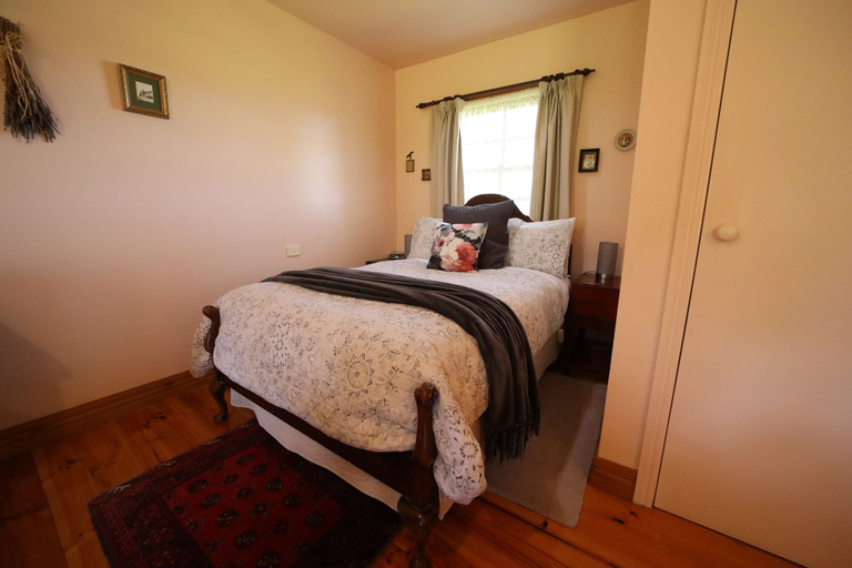Bedroom 2, Cherry Plum Cottages, Moyne - South