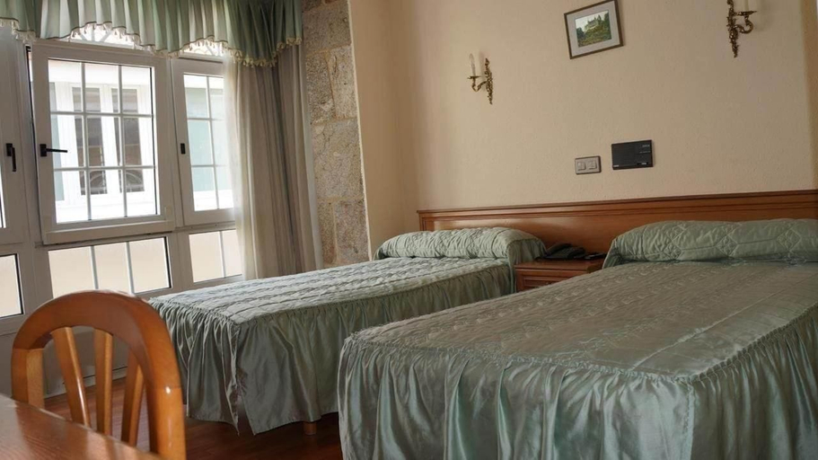 Bedroom 3, Hotel LARRY, A Coruña