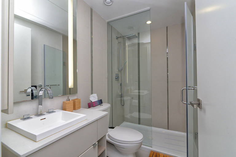 Bathroom 3, Applewood Suites - Toronto Peter Street, Toronto