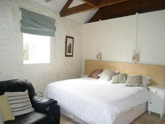 Bedroom 5, The White Hart, Cornwall