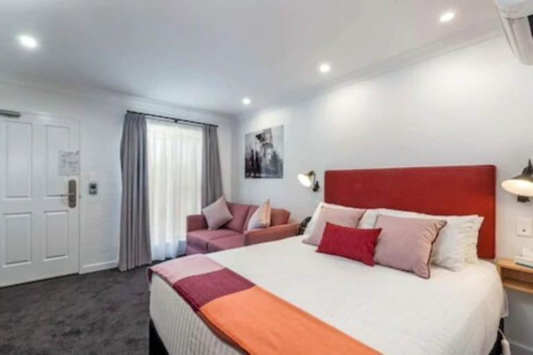 Bedroom 2, Town Square Motel, Orange