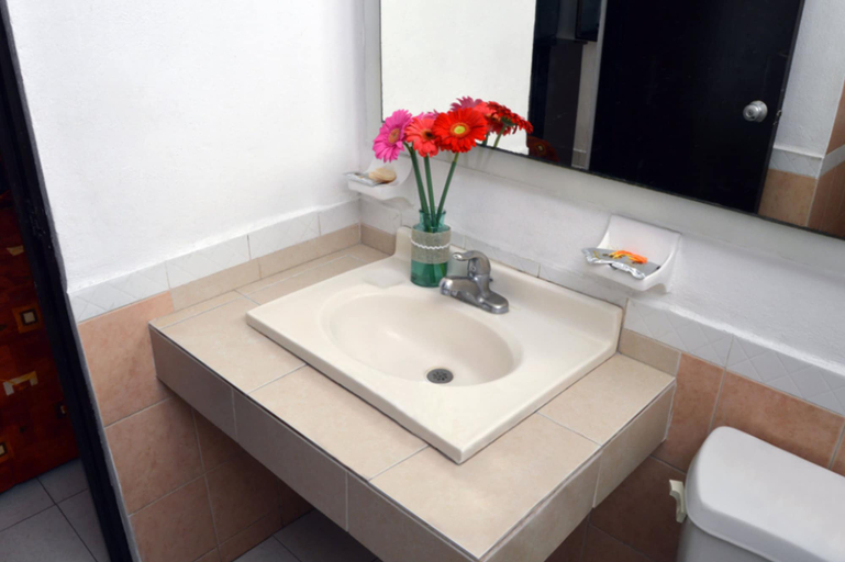 Bathroom, Hotel Zirahuen, Lázaro Cárdenas