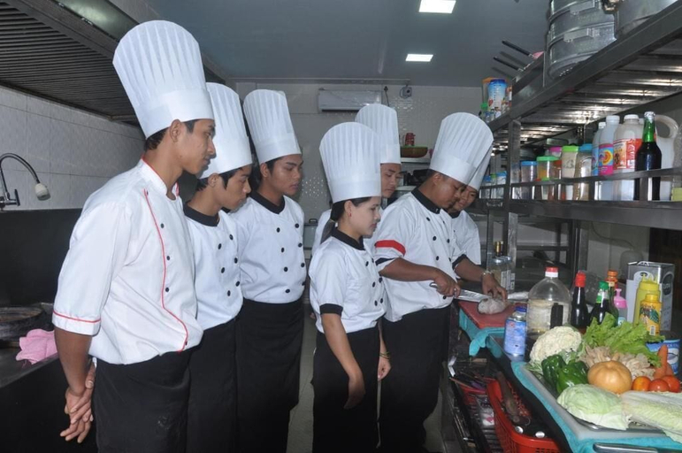Food & Drinks 5, Taw Win Yadanar Hotel, Kawkareik