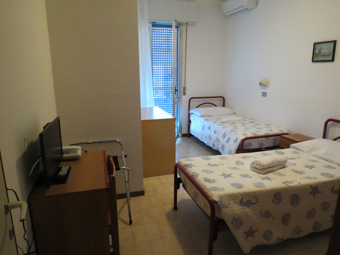 Bedroom 3, Hotel Gemini, Rimini