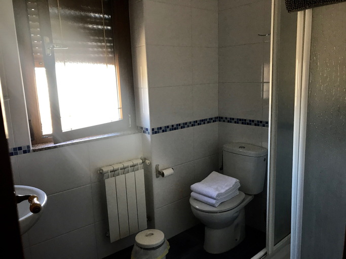 Bathroom 5, Hostal El Horno, León