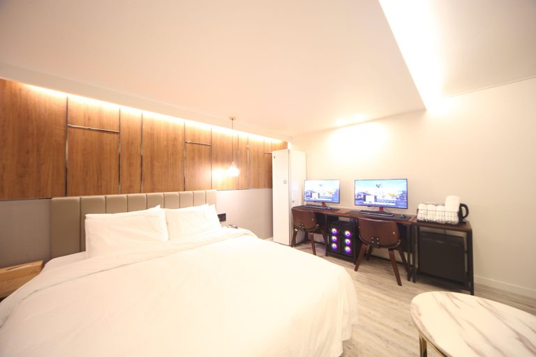 Bedroom 3, The Stone Bridge Hotel, Sasang