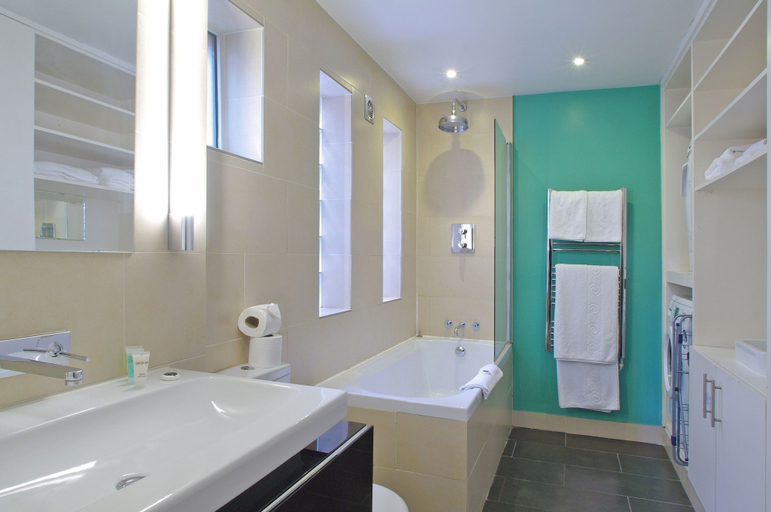 Bathroom 4, The London Agent Waterloo Comfortable Home, London