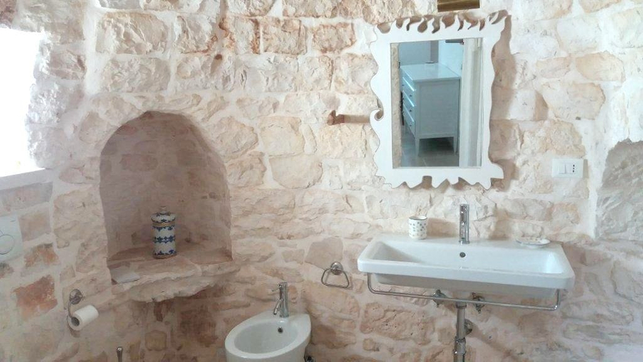 Bathroom, Trullo Meditazione, Brindisi