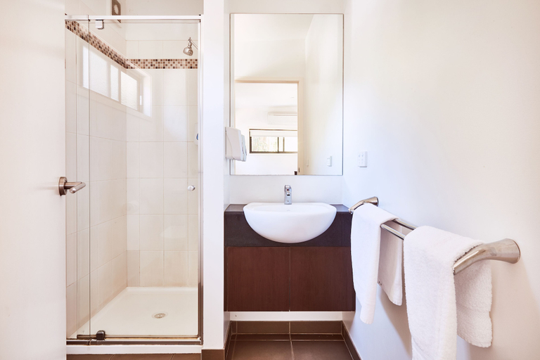 Bathroom 4, Lorne Foreshore Caravan Park, Surf Coast - West