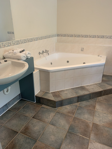 Bathroom 5, Arthur Phillip Motor Inn, Bass Coast - Phillip Is.