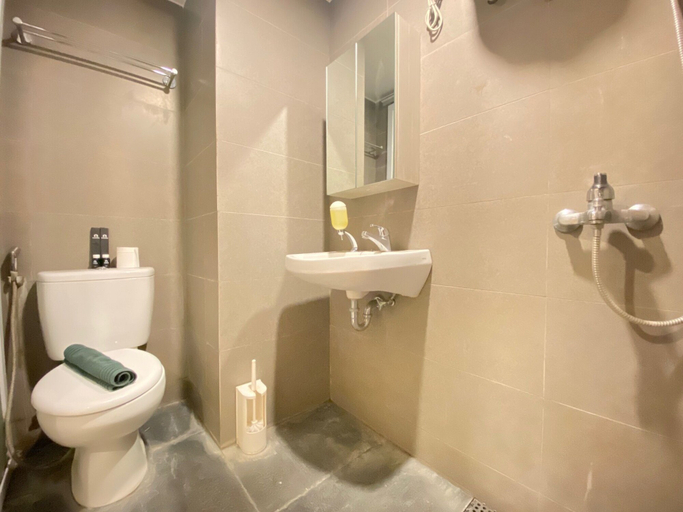 Bathroom, Comfy And Relax 1Br Apartment At Parahyangan Residence Near Unpar, Bandung