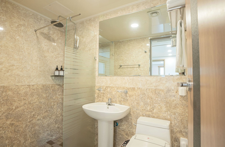 Bathroom 4, J2 Family Hotel Jeju, Jeju