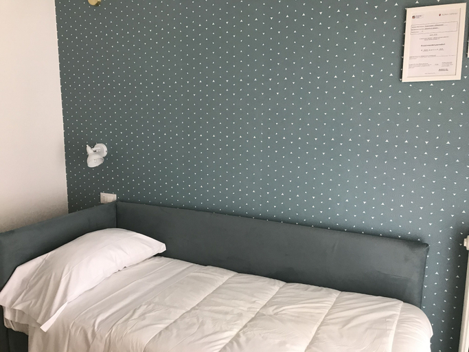 Bedroom 3, Affreschi Al Vaticano, Roma