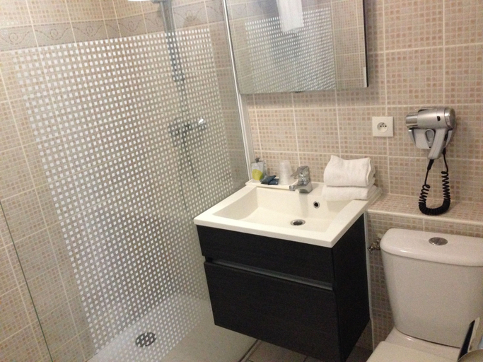 Bathroom 4, Hôtel HAPY, Yvelines