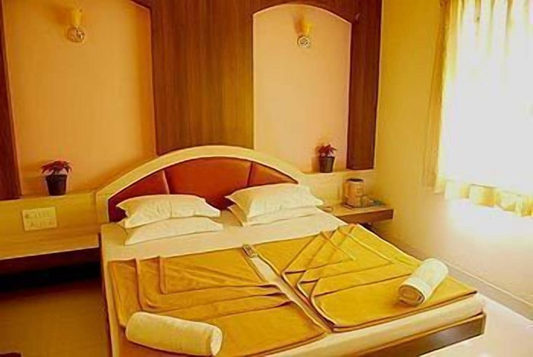 Bedroom 2, Shanti's Hotel Sonai, Satara