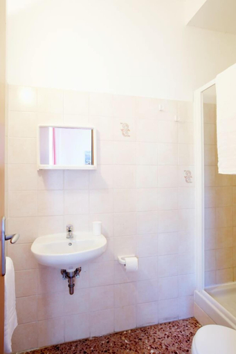 Bathroom 3, La Perla Blu, La Spezia