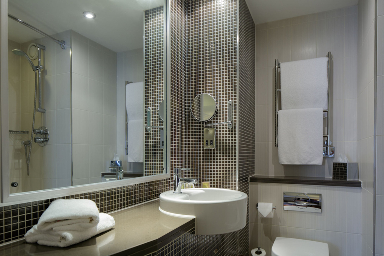 Bathroom 3, The DoubleTree by Hilton Stratford-upon-Avon, Warwickshire