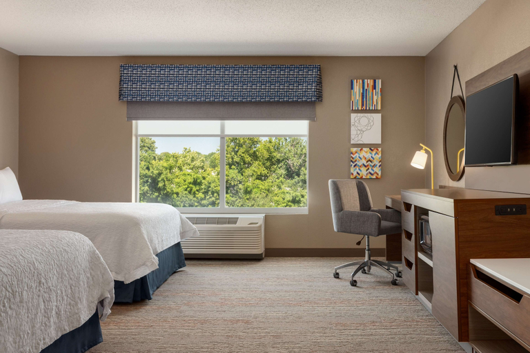 Bedroom 3, Hampton Inn St. Louis - Columbia, Monroe