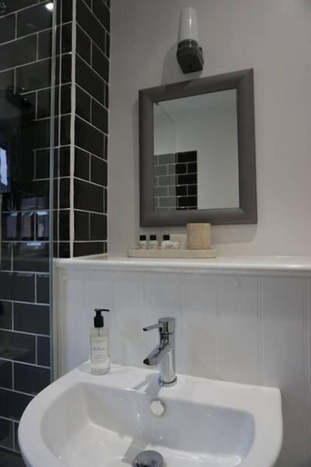 Bathroom 3, 3 Summertown Court, Oxfordshire