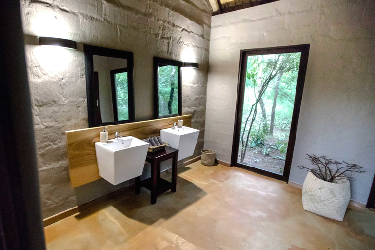 Bedroom 3, Royal Thonga Safari Lodge, Umkhanyakude