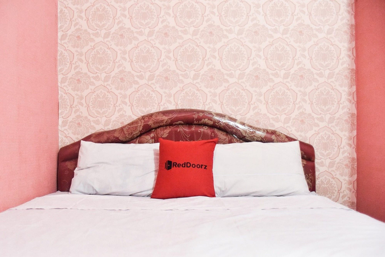 Bedroom 5, RedDoorz @ Pettarani Square, Makassar
