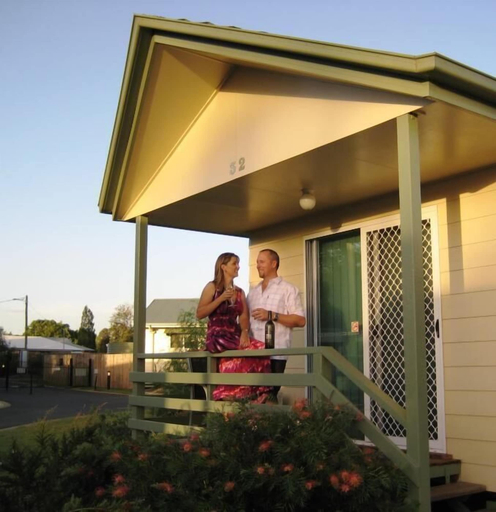 Exterior & Views 2, Pepper Tree Cabins, Kingaroy