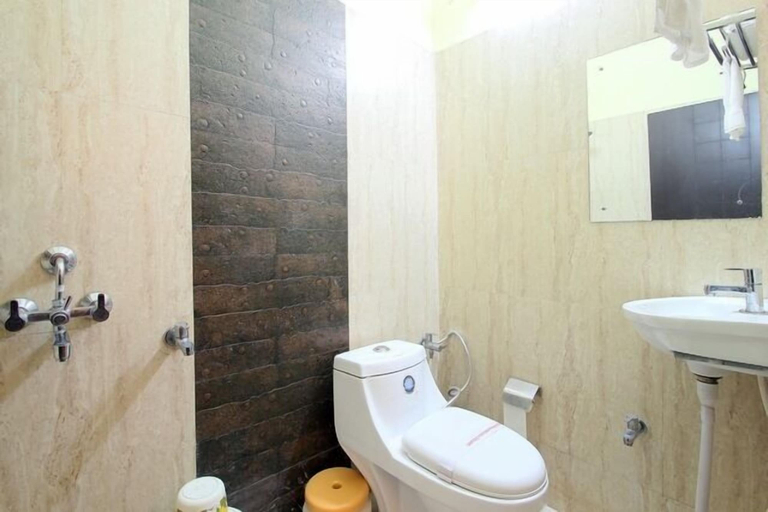 Bathroom 5, Ganga Monastery, Varanasi