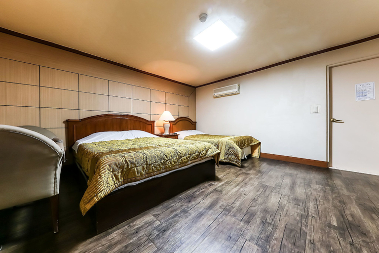 Bedroom 4, Kyungha Spa Hotel, Yuseong