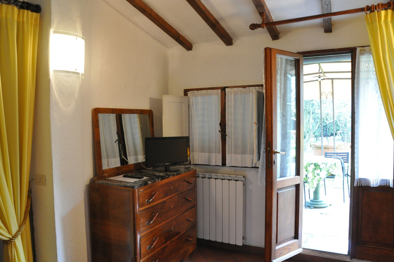 Others 5, La Fattoressa, Florence