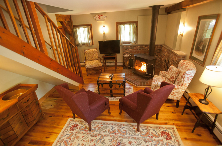 Others 4, Arlington's West Mountain Inn, Bennington