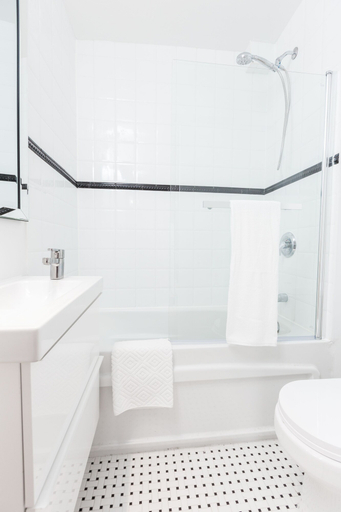 Bathroom 2, Applewood Suites - 2 BDRM Annex Loft, Toronto