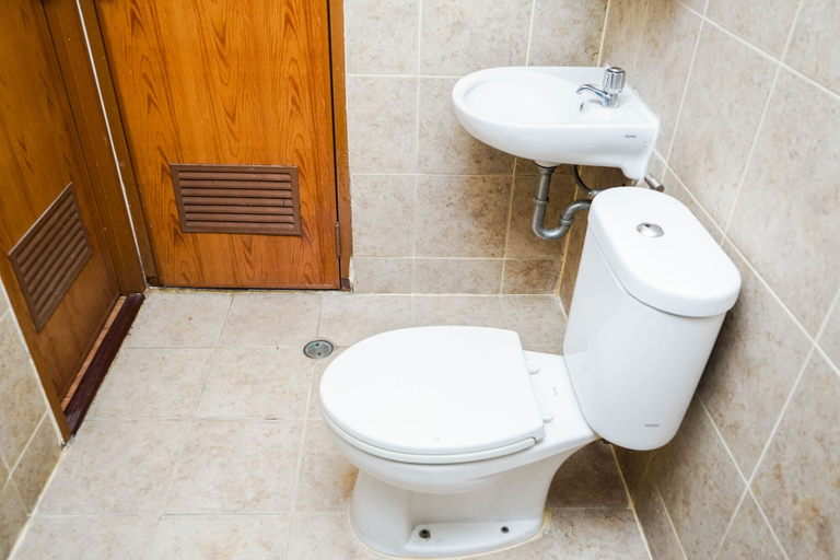 Bathroom 2, Fully Furnished 2BR Apartment at Great Western Resort, Tangerang