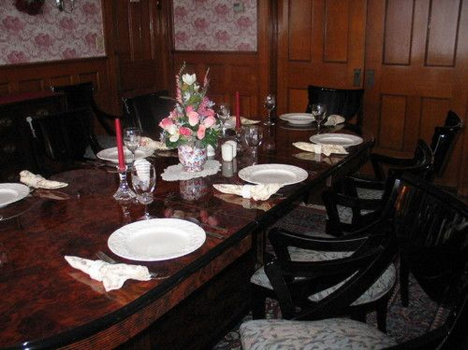 Food & Drinks 5, Barrister's Bed & Breakfast, Seneca