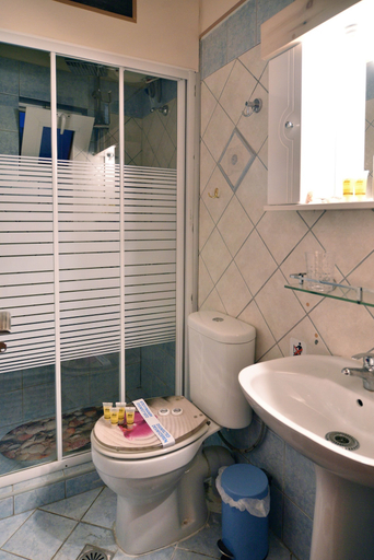Bathroom 5, Nikolas Rooms, Crete
