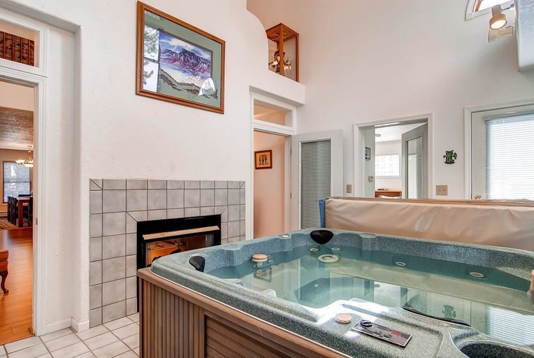 Others 5, Casa De Alta Peak 9 Private Home with Hot Tub, Summit