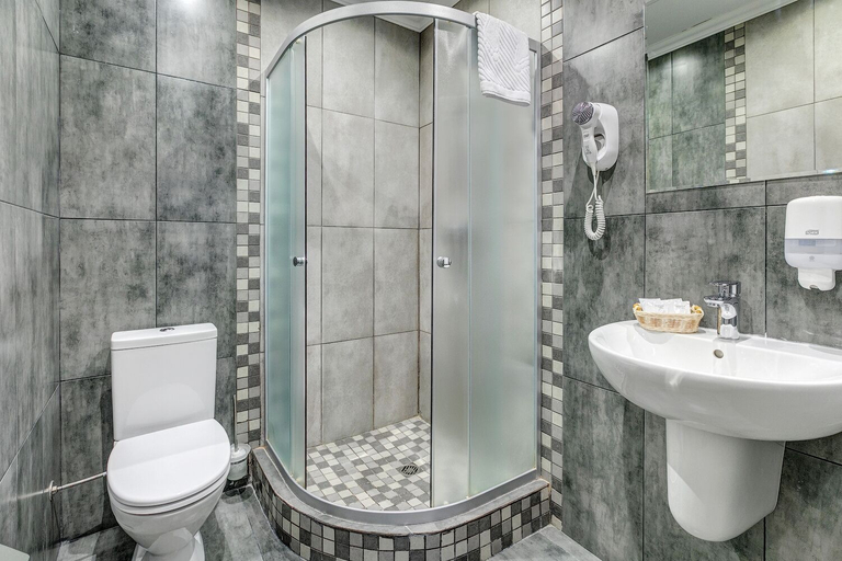 Bathroom 3, Hotel Randevu Yugo-Zapadnaya, Western