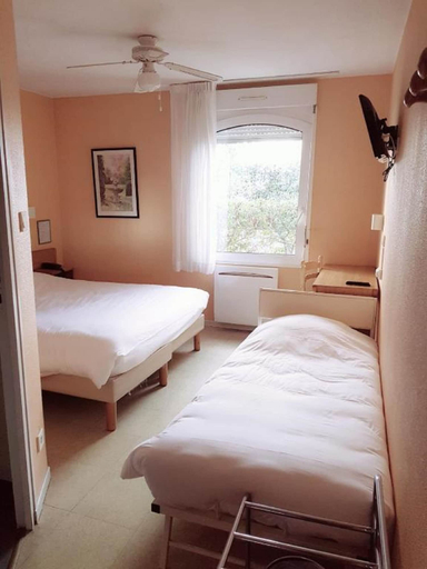Bedroom 2, Hôtel du Canal, Aude