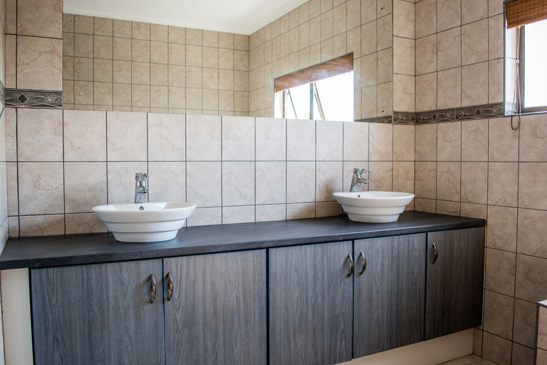 Bathroom 4, Sea View Backpackers - Hostel, Swakopmund