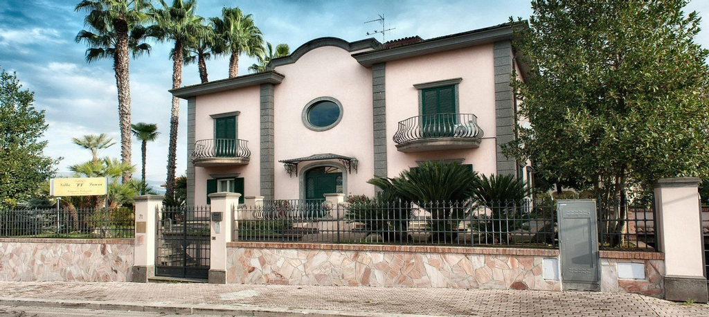 Villa Laura, Latina
